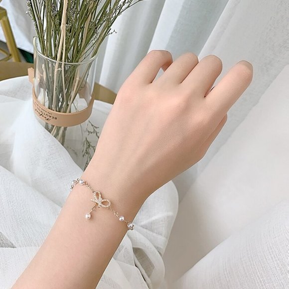 *NEW Yellow Gold Diamond Bow Knot Pearl Bracelet - Picture 3 of 10